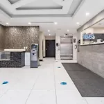 Hotel Ninety Five Fordham / St. Barnabas Hospital
